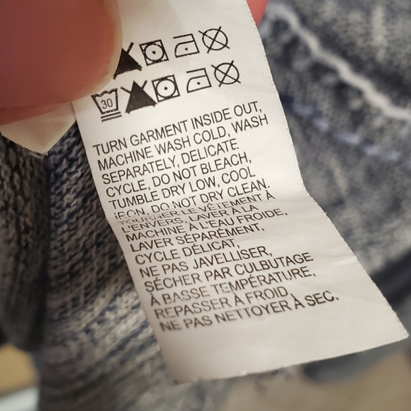 Embroirdered Sweater - Picture 3 of 3